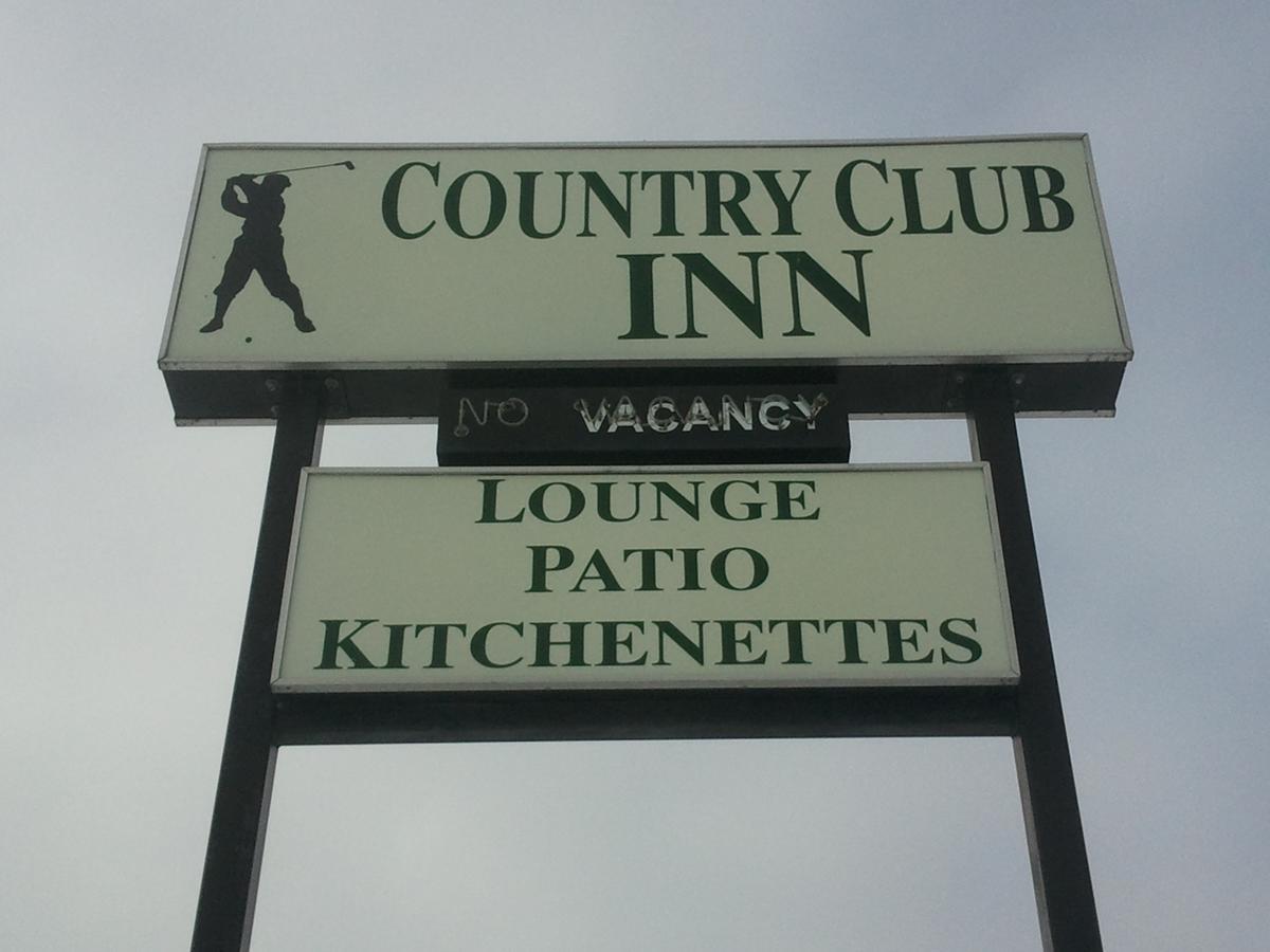 Country Club Inn Lacombe Exteriör bild